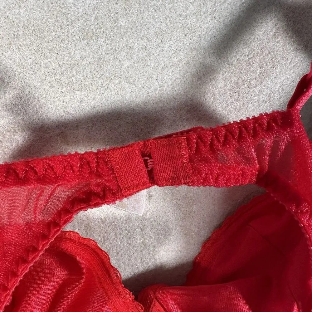 Vintage Victoria’s Secret Red Lace Bra GOLD Label Rare Double Strap 34B READ DES